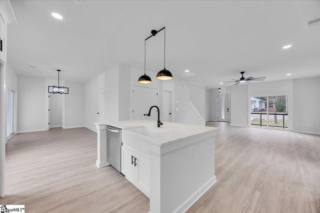 106 West Avenue, Greenville, SC 29611