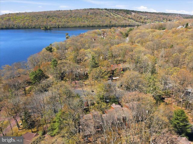 39 RUFFED GROUSE CT, Lake Harmony, PA 18624