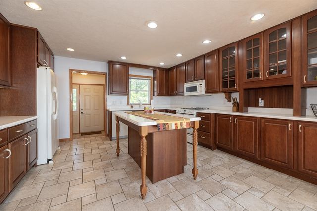 2918 E Shore Drive, Portage, MI 49002