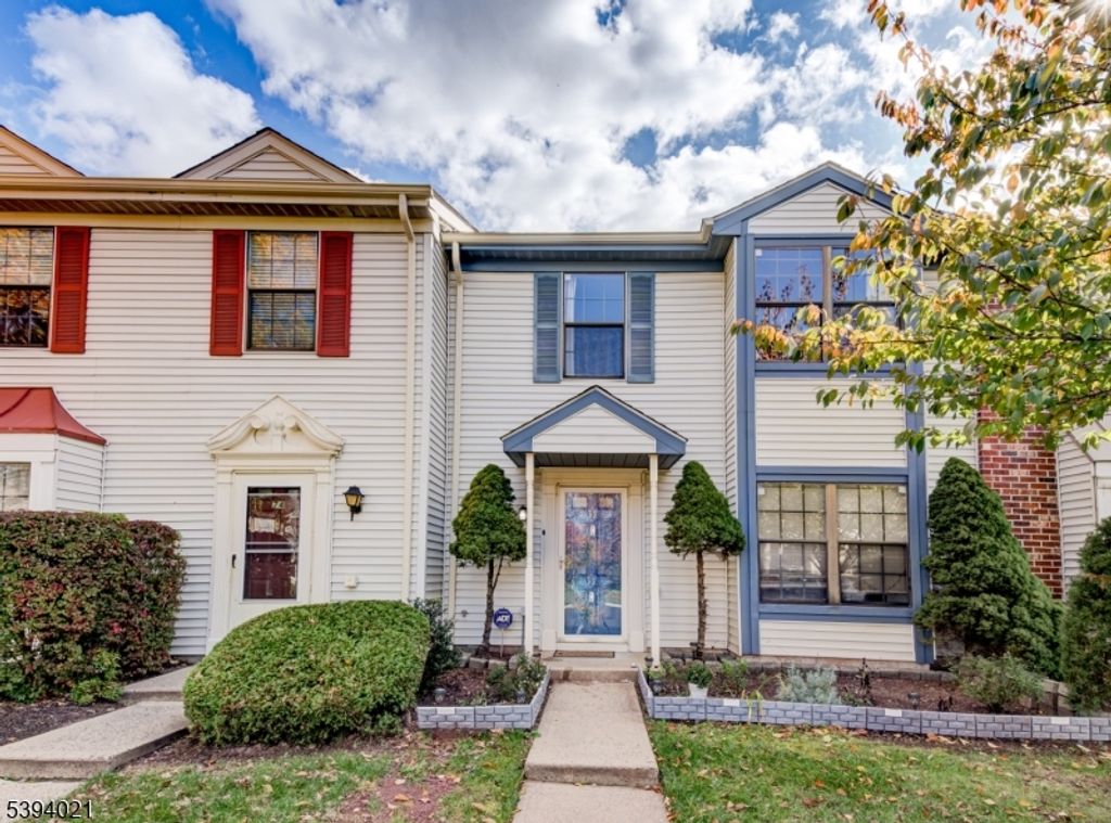 75 Pear Tree Ln, Franklin Twp., NJ 08823