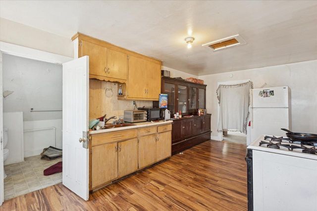 110 N CLAY STREET, Green Bay, WI 54301