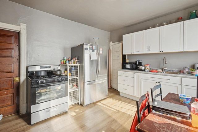 110 N CLAY STREET, Green Bay, WI 54301