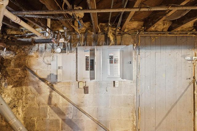 110 N CLAY STREET, Green Bay, WI 54301