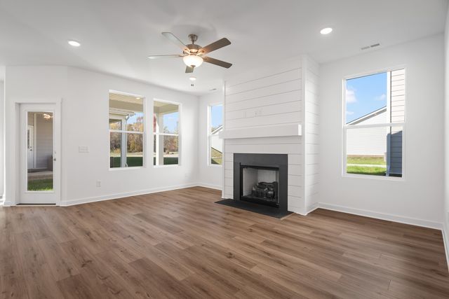 7092 Sutton Drive, White House, TN 37188