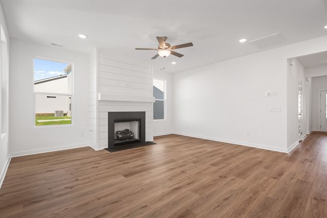 7092 Sutton Drive, White House, TN 37188