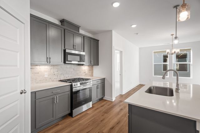 7092 Sutton Drive, White House, TN 37188