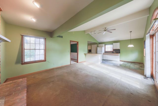 1341 Hawthorne Road, Grosse Pointe Woods, MI 48236