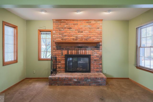 1341 Hawthorne Road, Grosse Pointe Woods, MI 48236