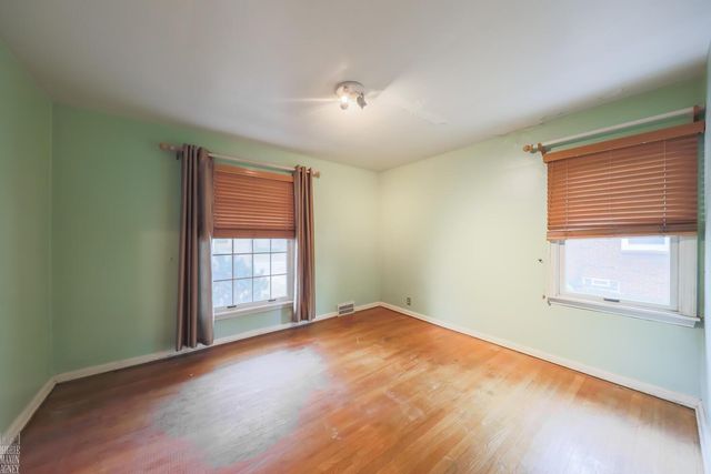 1341 Hawthorne Road, Grosse Pointe Woods, MI 48236