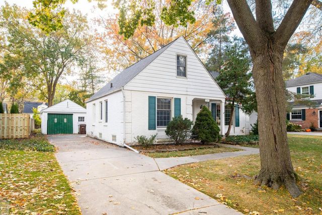 1341 Hawthorne Road, Grosse Pointe Woods, MI 48236