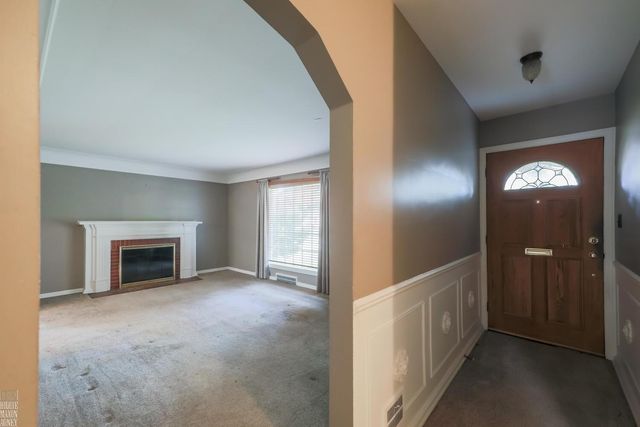 1341 Hawthorne Road, Grosse Pointe Woods, MI 48236