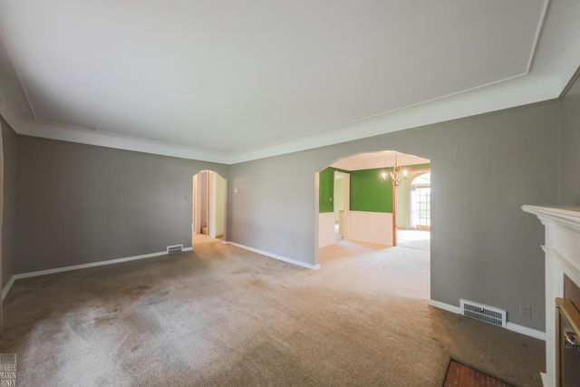 1341 Hawthorne Road, Grosse Pointe Woods, MI 48236