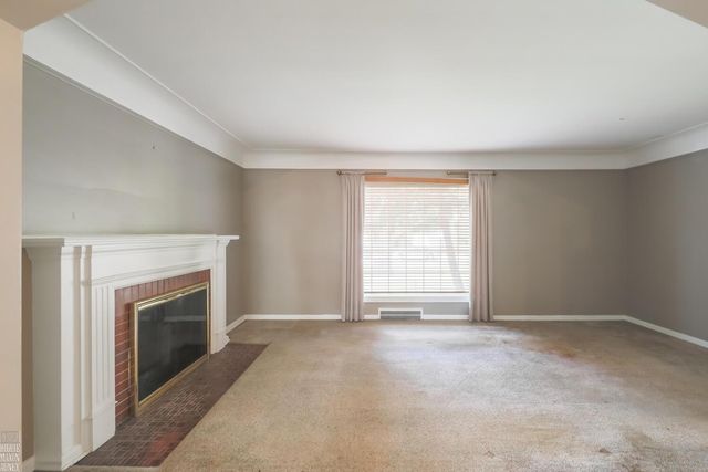 1341 Hawthorne Road, Grosse Pointe Woods, MI 48236