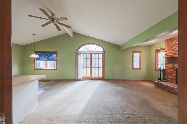 1341 Hawthorne Road, Grosse Pointe Woods, MI 48236