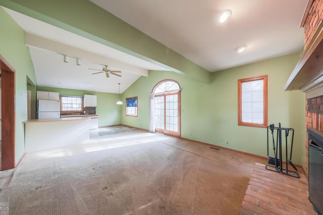 1341 Hawthorne Road, Grosse Pointe Woods, MI 48236