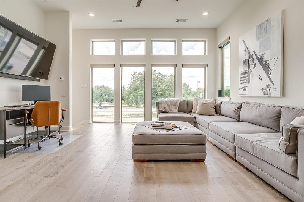 3231 Elihu Street 101, Dallas, TX 75210