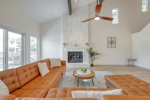313 Lucy LN, Horseshoe Bay, TX 78657