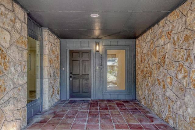 313 Lucy LN, Horseshoe Bay, TX 78657