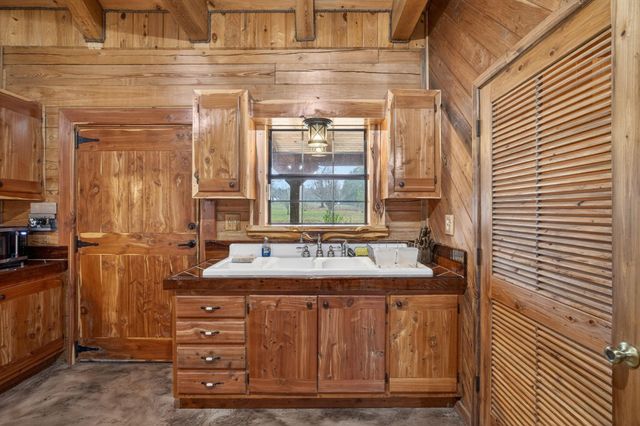 3723 E Fm 256 E, Colmesneil, TX 75938