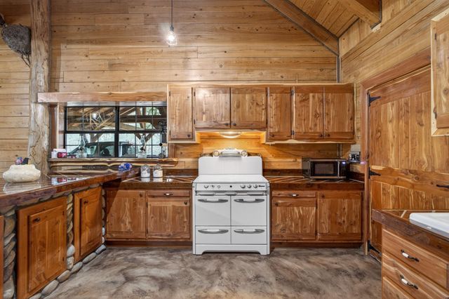 3723 E Fm 256 E, Colmesneil, TX 75938