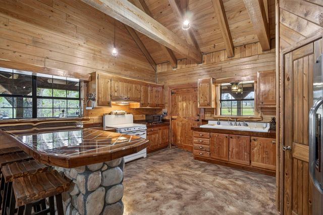 3723 E Fm 256 E, Colmesneil, TX 75938