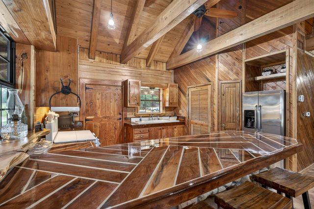 3723 E Fm 256 E, Colmesneil, TX 75938