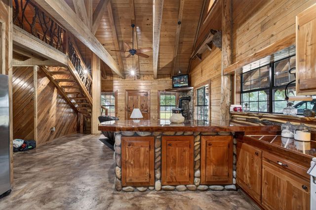 3723 E Fm 256 E, Colmesneil, TX 75938