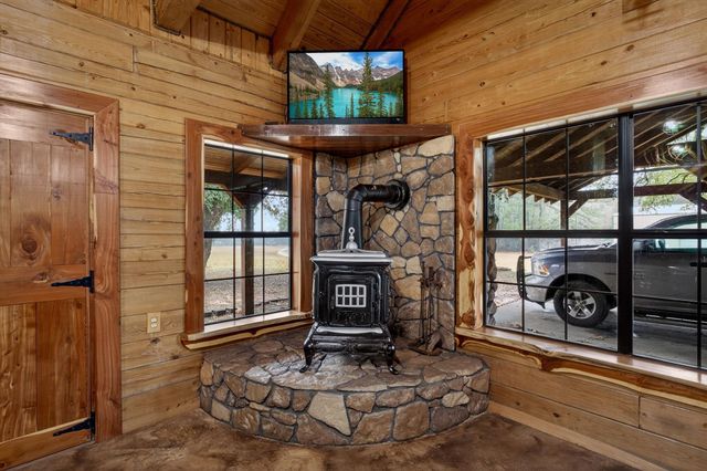 3723 E Fm 256 E, Colmesneil, TX 75938