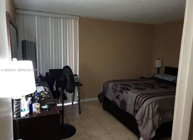 10500 SW 108th Ave B211, Miami, FL 33176