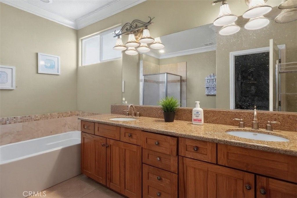Image 14 of property listing at 82 N Wathen, Sanger, CA 93657