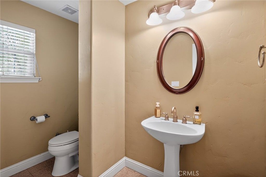 Image 17 of property listing at 82 N Wathen, Sanger, CA 93657