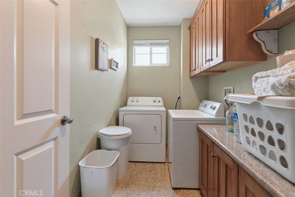 Image 25 of property listing at 82 N Wathen, Sanger, CA 93657