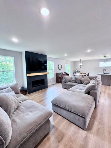 700 Machnik Drive, Chelsea, MI 48118