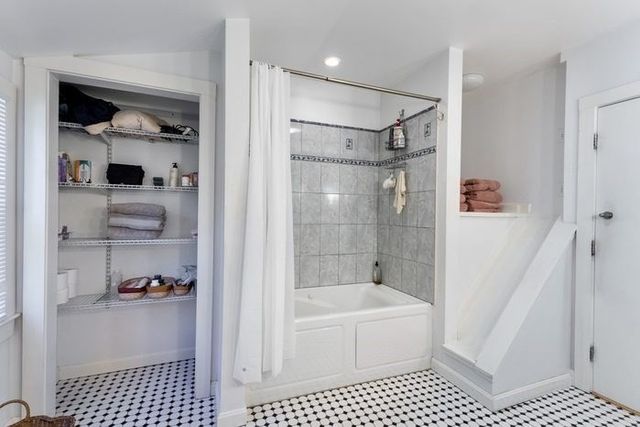 11 Springdale Ave, Wellesley, MA 02462