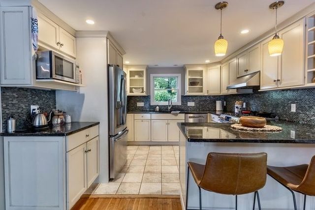 11 Springdale Ave, Wellesley, MA 02462