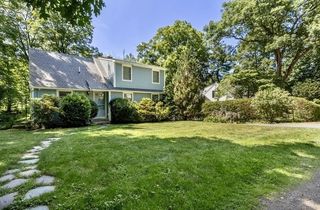 11 Springdale Ave, Wellesley, MA 02462