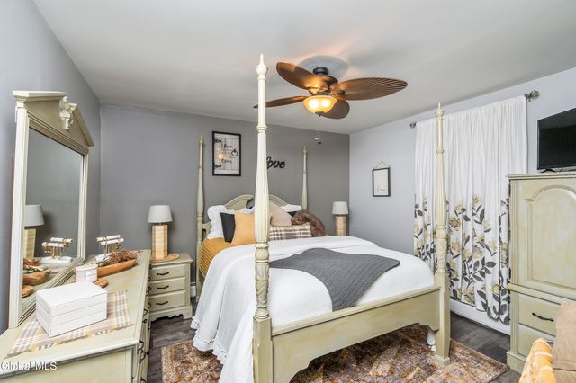 1094 Roberta Road, Rotterdam, NY 12303