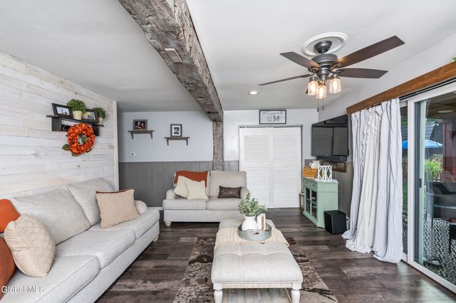 1094 Roberta Road, Rotterdam, NY 12303