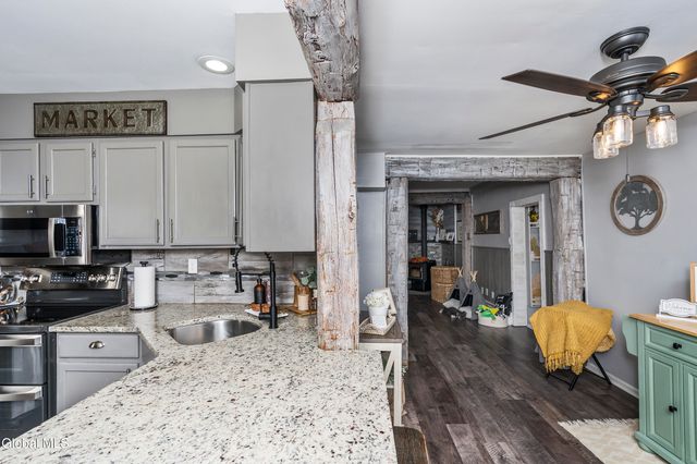 1094 Roberta Road, Rotterdam, NY 12303