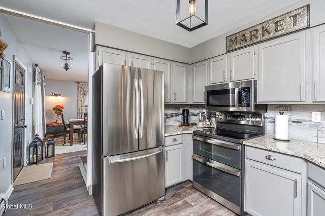 1094 Roberta Road, Rotterdam, NY 12303