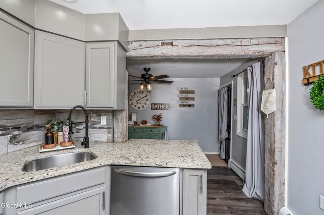 1094 Roberta Road, Rotterdam, NY 12303