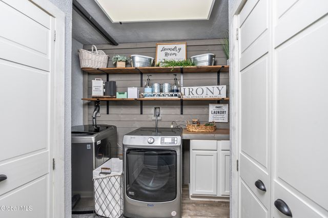 1094 Roberta Road, Rotterdam, NY 12303