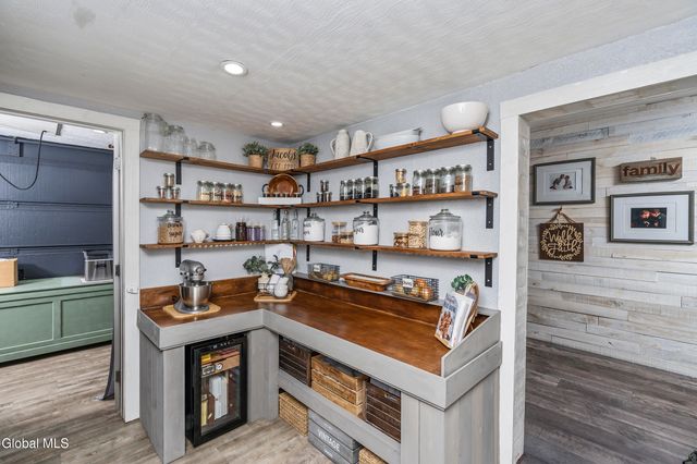 1094 Roberta Road, Rotterdam, NY 12303