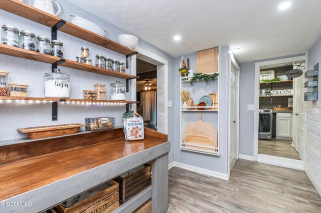 1094 Roberta Road, Rotterdam, NY 12303