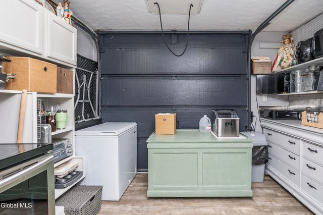 1094 Roberta Road, Rotterdam, NY 12303