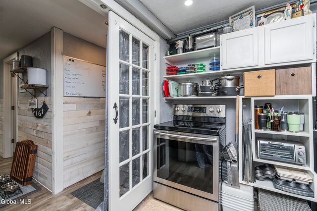 1094 Roberta Road, Rotterdam, NY 12303