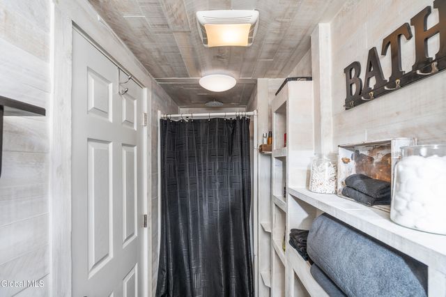 1094 Roberta Road, Rotterdam, NY 12303