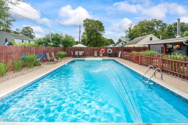 1094 Roberta Road, Rotterdam, NY 12303