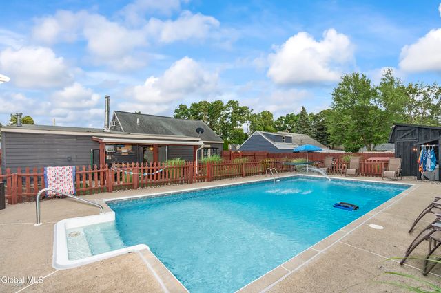 1094 Roberta Road, Rotterdam, NY 12303