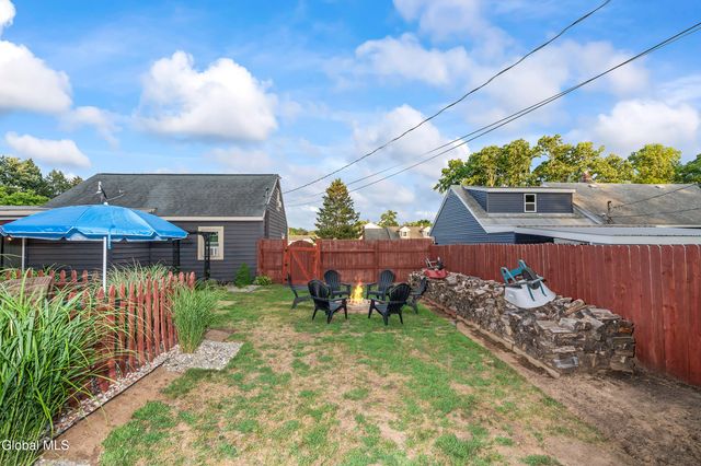 1094 Roberta Road, Rotterdam, NY 12303